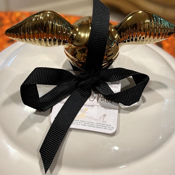 NWT Rae Dunn Harry Potter Golden Snitch Cookie Jar 10”. - Picture 3 of 10